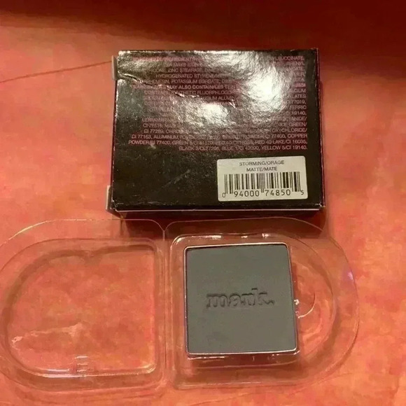 ✨Host Pick✨🌟mark. eyeshadow Storming - Picture 2 of 6